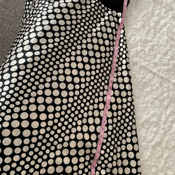 (Connected apparel) Woman’s dress with satin Skirt and a stretch on top - Picture 16 of 16